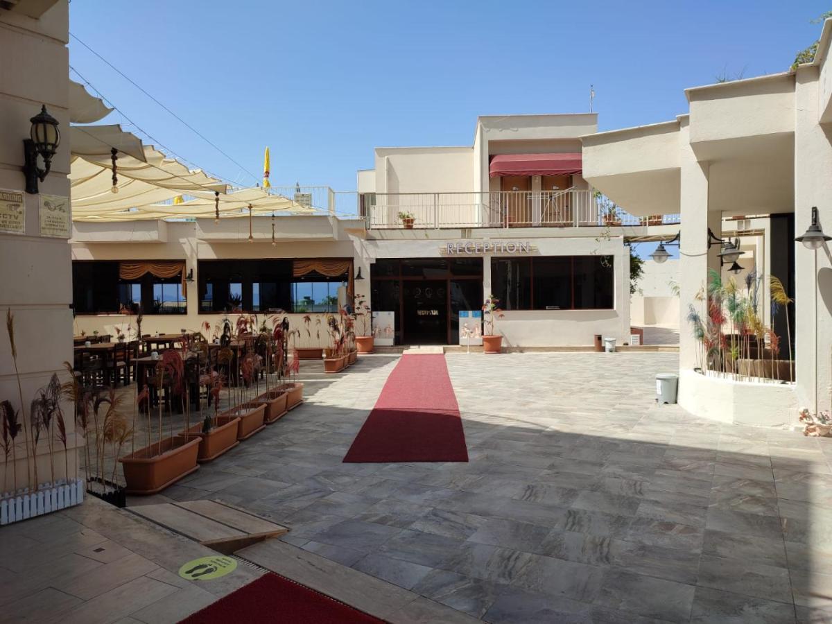 קוסדסי Ladies Beach Suite Hotel (Adults Only) מראה חיצוני תמונה