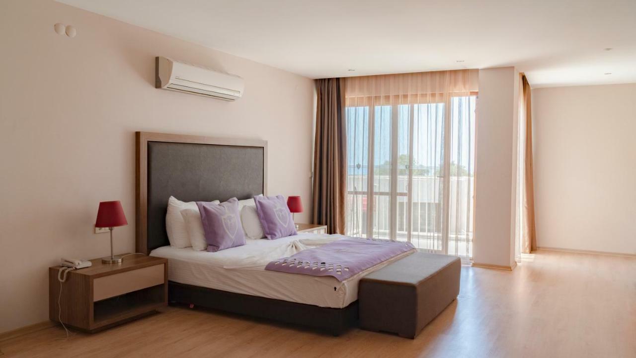 קוסדסי Ladies Beach Suite Hotel (Adults Only) מראה חיצוני תמונה