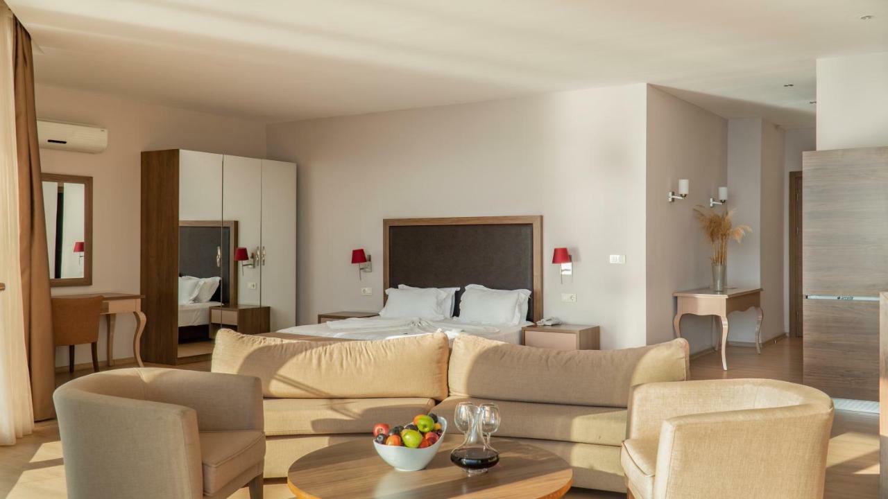 קוסדסי Ladies Beach Suite Hotel (Adults Only) מראה חיצוני תמונה