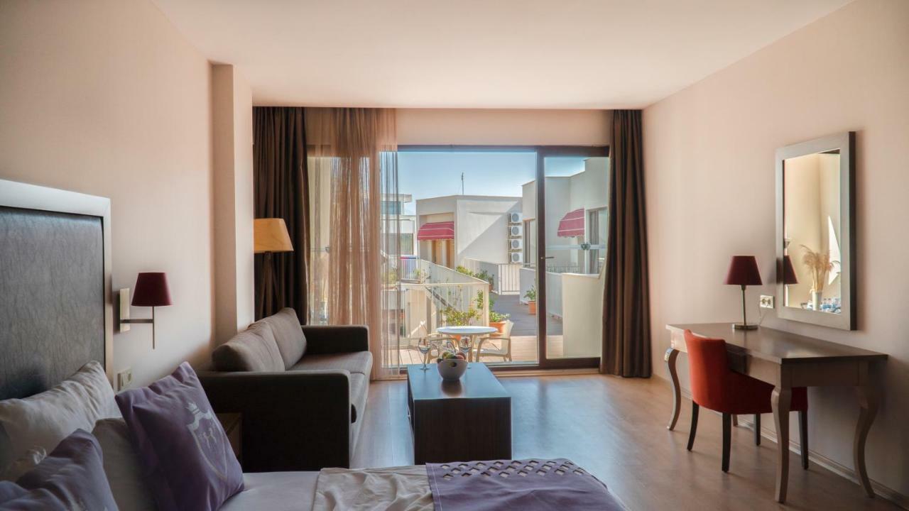 קוסדסי Ladies Beach Suite Hotel (Adults Only) מראה חיצוני תמונה