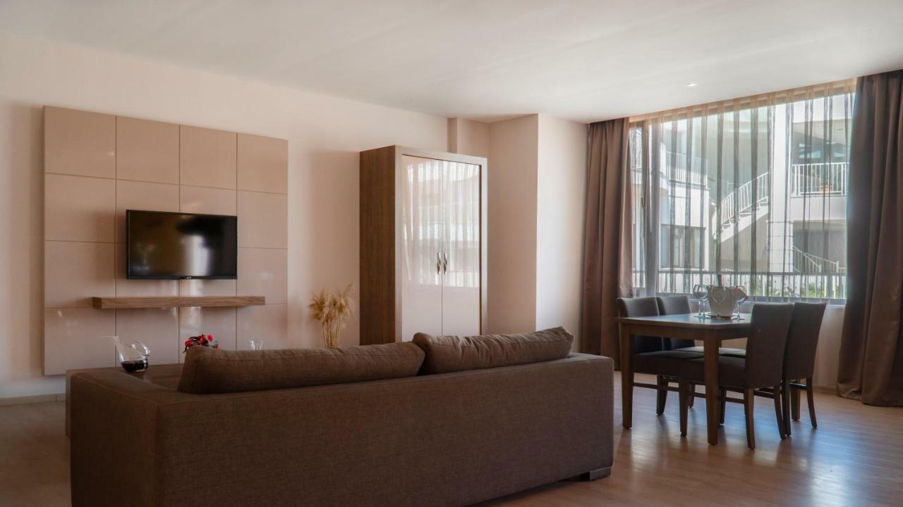 קוסדסי Ladies Beach Suite Hotel (Adults Only) מראה חיצוני תמונה