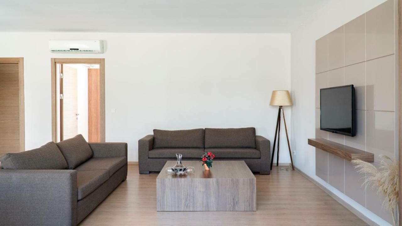 קוסדסי Ladies Beach Suite Hotel (Adults Only) מראה חיצוני תמונה